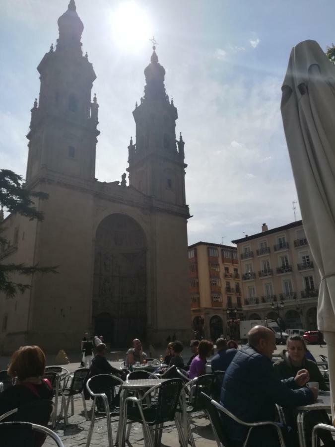 Nerale Loft Downtown Plaza Mercado لوغرونيو المظهر الخارجي الصورة